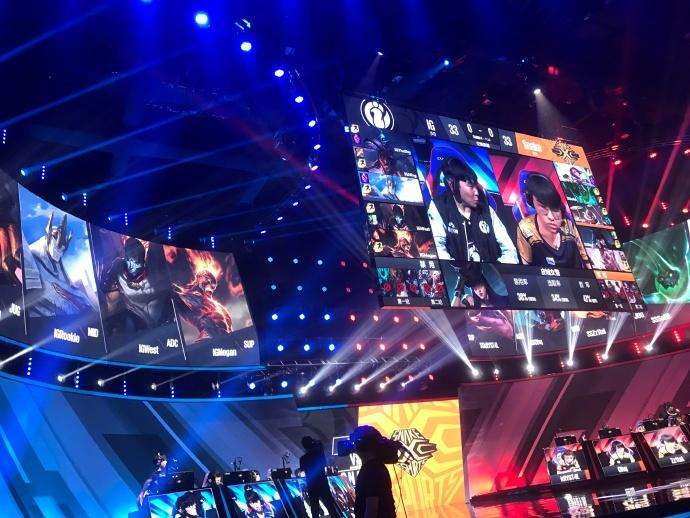 電子競技應(yīng)用液晶拼接大屏幕，開啟大銀幕新時(shí)代