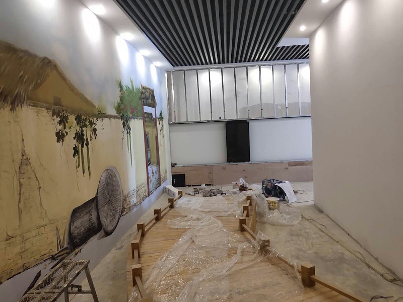 中億?；踊壠林ι綎|菏澤黨建館打造智能滑軌系統