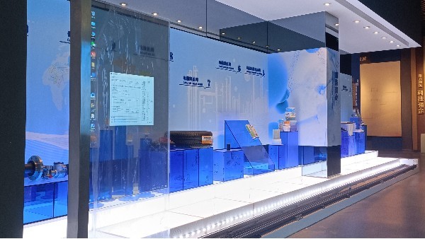 滑軌屏新科技，OLED透明滑軌產(chǎn)品