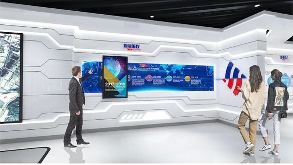 雙屏聯(lián)動(dòng)：揭秘展廳中的科技魔法！