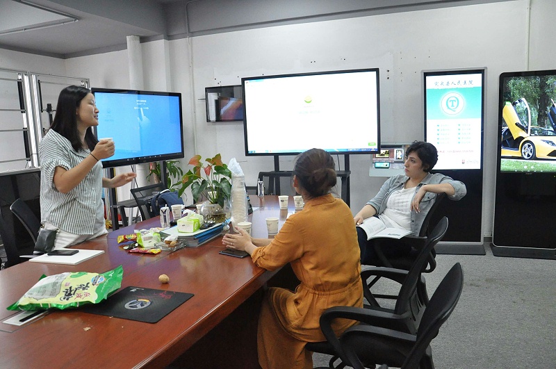 深圳中億?？萍紵崃覛g迎迪拜客戶蒞臨我司參觀考察